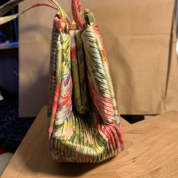 RARE 50’s 60’s FLORAL PLEATED HANDBAG PURSE JEWELED CLASP,MATCHING COIN … - Picture 4 of 15